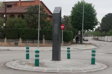 Monometalito Celrà, Catalunya, Spain. Ocho ondas ascendentes grabadas. Monometalito Celrà, Catalunya, Spain. Ocho ondas ascendentes grabadas.
